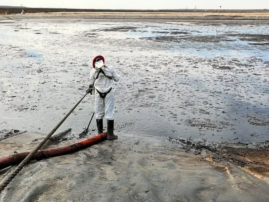 Crew working spill containment