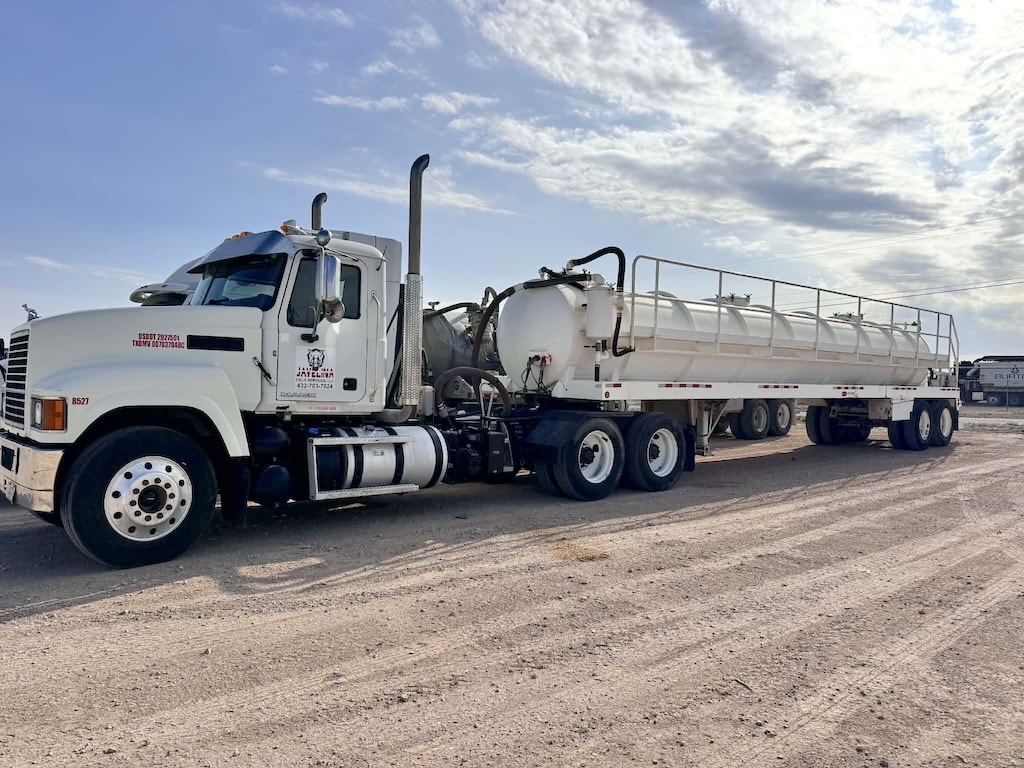 Javelina vacuum truck